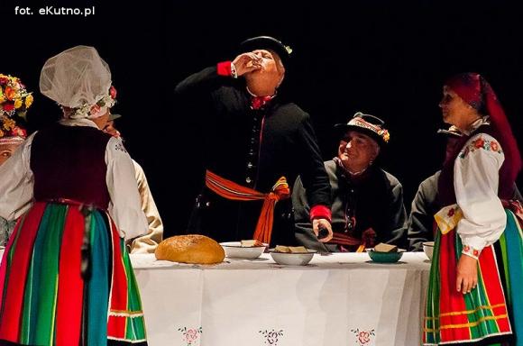 Kapela rżnęła obertasy  na weselu Boryny, a kutnianie świetnie się bawili