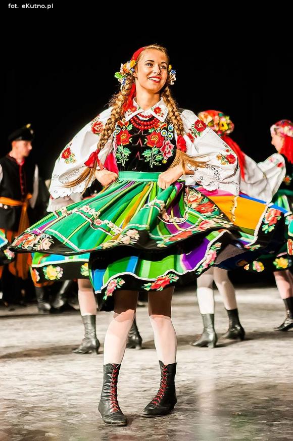 Kapela rżnęła obertasy  na weselu Boryny, a kutnianie świetnie się bawili