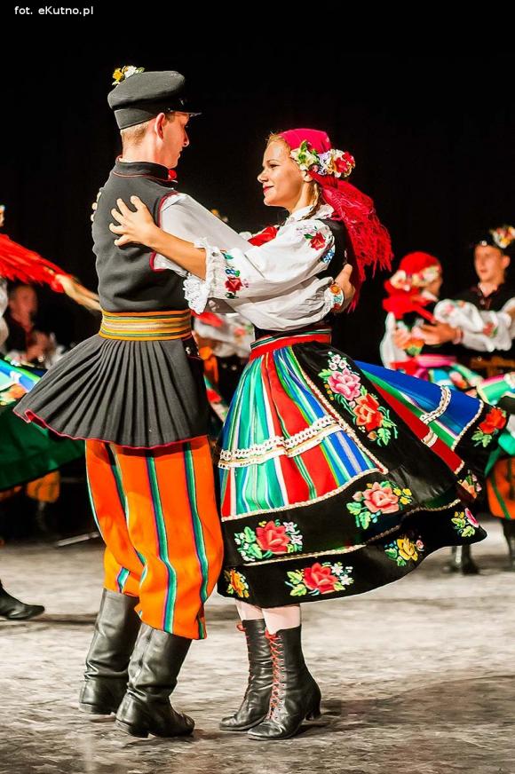 Kapela rżnęła obertasy  na weselu Boryny, a kutnianie świetnie się bawili