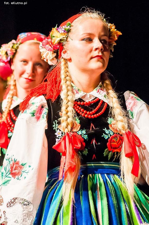 Kapela rżnęła obertasy  na weselu Boryny, a kutnianie świetnie się bawili