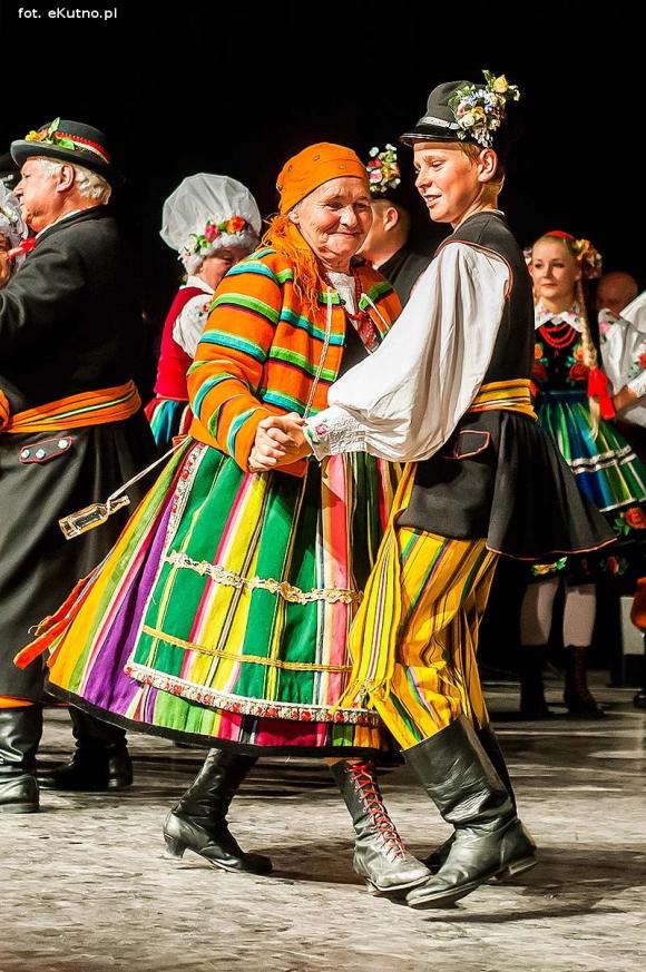 Kapela rżnęła obertasy  na weselu Boryny, a kutnianie świetnie się bawili