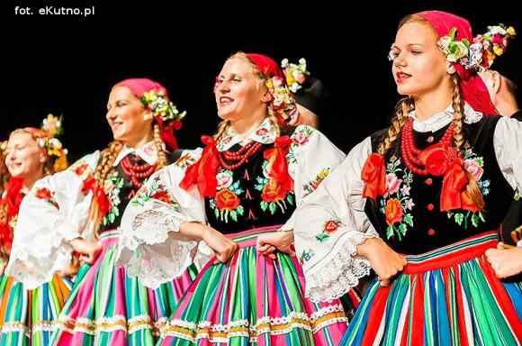 Kapela rżnęła obertasy  na weselu Boryny, a kutnianie świetnie się bawili