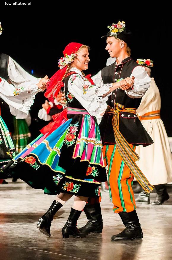 Kapela rżnęła obertasy  na weselu Boryny, a kutnianie świetnie się bawili