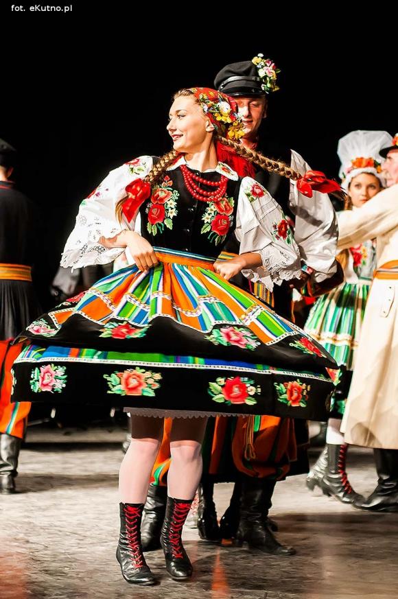 Kapela rżnęła obertasy  na weselu Boryny, a kutnianie świetnie się bawili