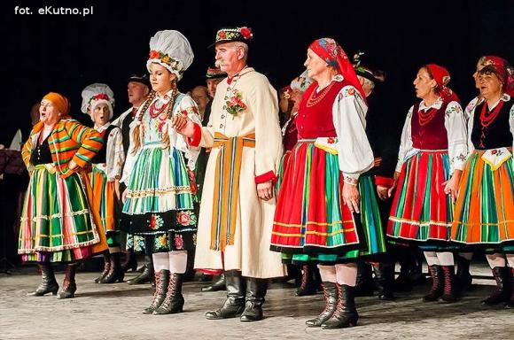 Kapela rżnęła obertasy  na weselu Boryny, a kutnianie świetnie się bawili