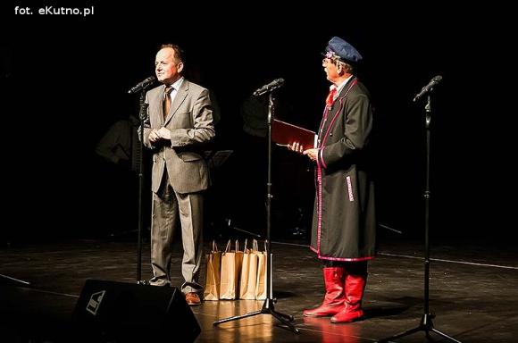 Skoczni chłopcy z Bułgarii, włoski tenor i węgierskie fartuchy - goście Międzynarodowych Warsztatów Folklorystycznych w Kutnie