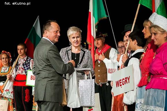 Skoczni chłopcy z Bułgarii, włoski tenor i węgierskie fartuchy - goście Międzynarodowych Warsztatów Folklorystycznych w Kutnie