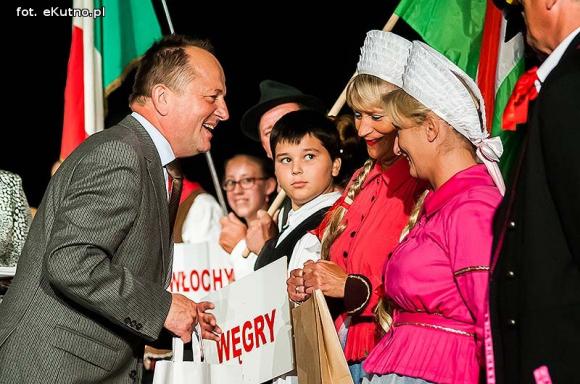 Skoczni chłopcy z Bułgarii, włoski tenor i węgierskie fartuchy - goście Międzynarodowych Warsztatów Folklorystycznych w Kutnie