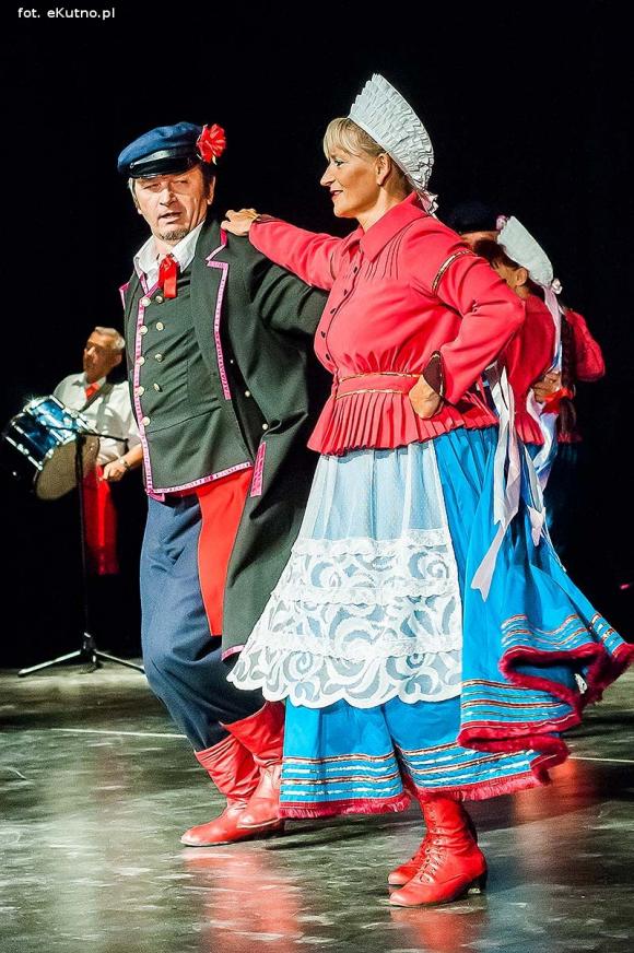 Skoczni chłopcy z Bułgarii, włoski tenor i węgierskie fartuchy - goście Międzynarodowych Warsztatów Folklorystycznych w Kutnie