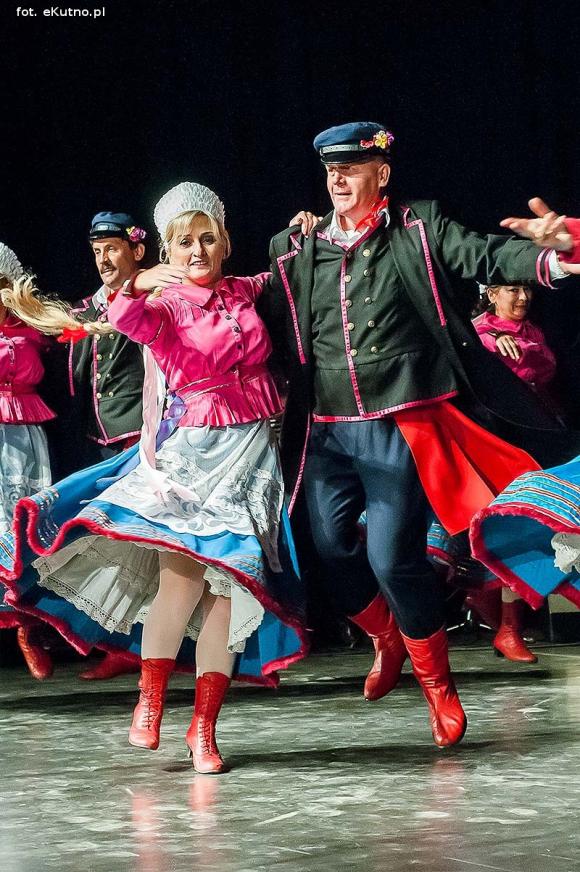 Skoczni chłopcy z Bułgarii, włoski tenor i węgierskie fartuchy - goście Międzynarodowych Warsztatów Folklorystycznych w Kutnie