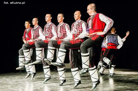Skoczni chłopcy z Bułgarii, włoski tenor i węgierskie fartuchy - goście Międzynarodowych Warsztatów Folklorystycznych w Kutnie