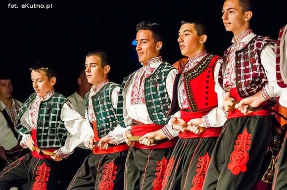 Skoczni chłopcy z Bułgarii, włoski tenor i węgierskie fartuchy - goście Międzynarodowych Warsztatów Folklorystycznych w Kutnie