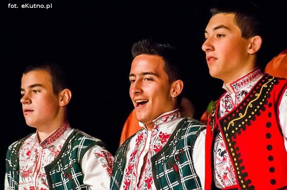 Skoczni chłopcy z Bułgarii, włoski tenor i węgierskie fartuchy - goście Międzynarodowych Warsztatów Folklorystycznych w Kutnie