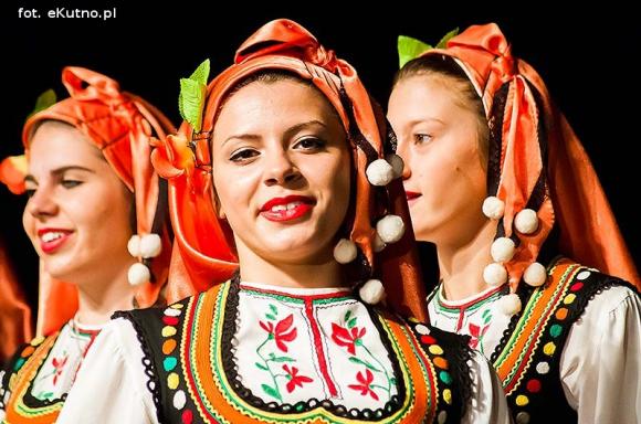 Skoczni chłopcy z Bułgarii, włoski tenor i węgierskie fartuchy - goście Międzynarodowych Warsztatów Folklorystycznych w Kutnie
