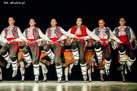 Skoczni chłopcy z Bułgarii, włoski tenor i węgierskie fartuchy - goście Międzynarodowych Warsztatów Folklorystycznych w Kutnie