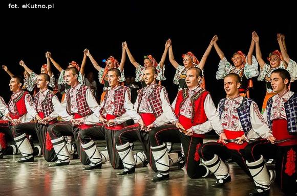 Skoczni chłopcy z Bułgarii, włoski tenor i węgierskie fartuchy - goście Międzynarodowych Warsztatów Folklorystycznych w Kutnie