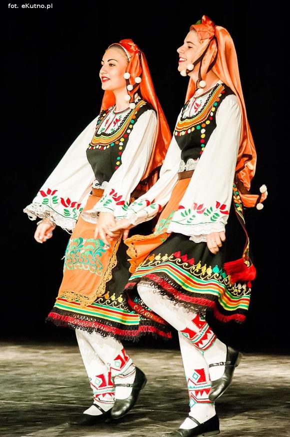 Skoczni chłopcy z Bułgarii, włoski tenor i węgierskie fartuchy - goście Międzynarodowych Warsztatów Folklorystycznych w Kutnie