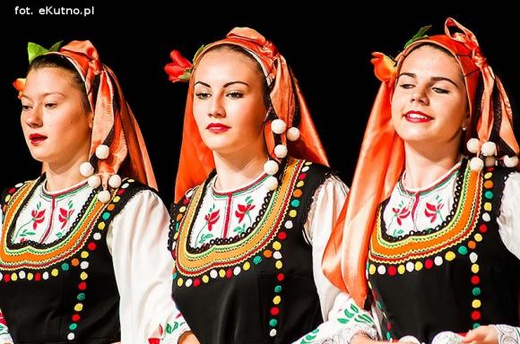 Skoczni chłopcy z Bułgarii, włoski tenor i węgierskie fartuchy - goście Międzynarodowych Warsztatów Folklorystycznych w Kutnie