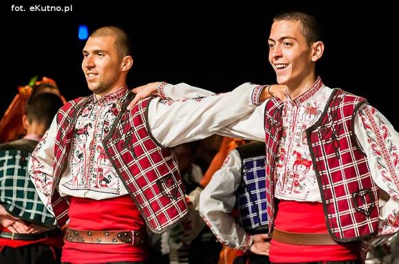 Skoczni chłopcy z Bułgarii, włoski tenor i węgierskie fartuchy - goście Międzynarodowych Warsztatów Folklorystycznych w Kutnie