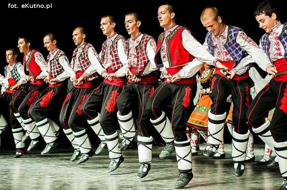 Skoczni chłopcy z Bułgarii, włoski tenor i węgierskie fartuchy - goście Międzynarodowych Warsztatów Folklorystycznych w Kutnie