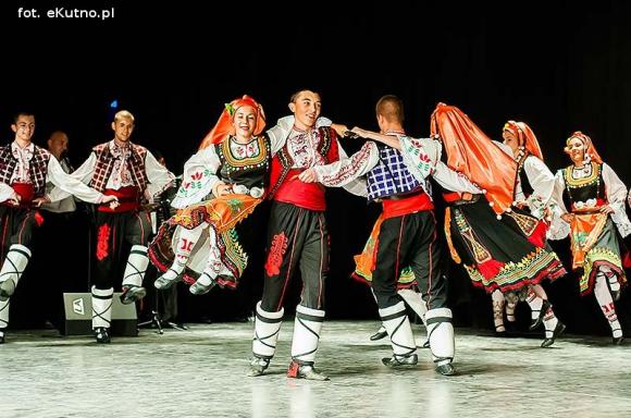 Skoczni chłopcy z Bułgarii, włoski tenor i węgierskie fartuchy - goście Międzynarodowych Warsztatów Folklorystycznych w Kutnie