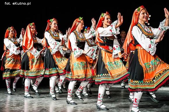 Skoczni chłopcy z Bułgarii, włoski tenor i węgierskie fartuchy - goście Międzynarodowych Warsztatów Folklorystycznych w Kutnie