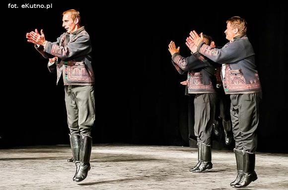 Skoczni chłopcy z Bułgarii, włoski tenor i węgierskie fartuchy - goście Międzynarodowych Warsztatów Folklorystycznych w Kutnie