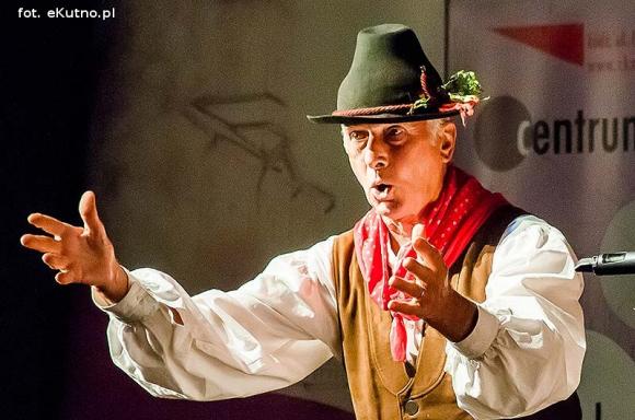 Skoczni chłopcy z Bułgarii, włoski tenor i węgierskie fartuchy - goście Międzynarodowych Warsztatów Folklorystycznych w Kutnie