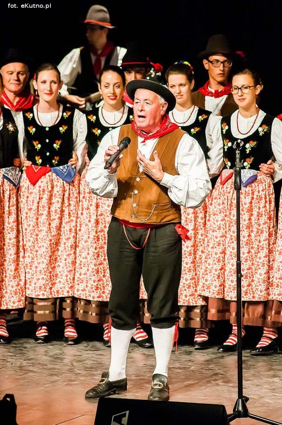 Skoczni chłopcy z Bułgarii, włoski tenor i węgierskie fartuchy - goście Międzynarodowych Warsztatów Folklorystycznych w Kutnie