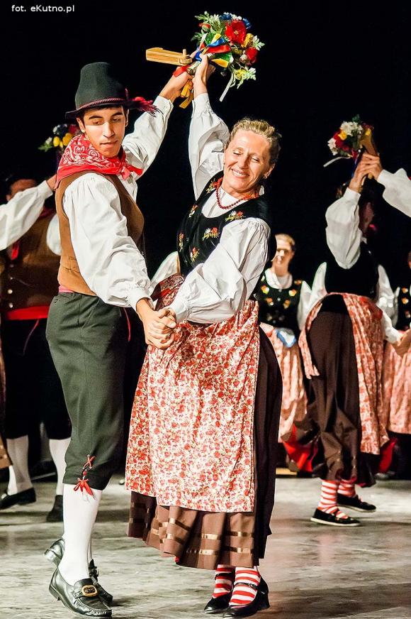 Skoczni chłopcy z Bułgarii, włoski tenor i węgierskie fartuchy - goście Międzynarodowych Warsztatów Folklorystycznych w Kutnie