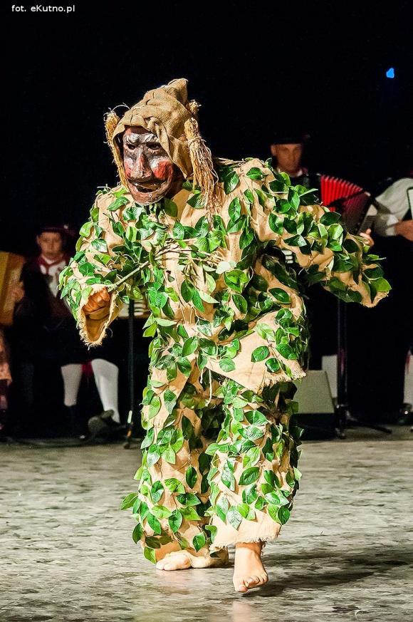 Skoczni chłopcy z Bułgarii, włoski tenor i węgierskie fartuchy - goście Międzynarodowych Warsztatów Folklorystycznych w Kutnie