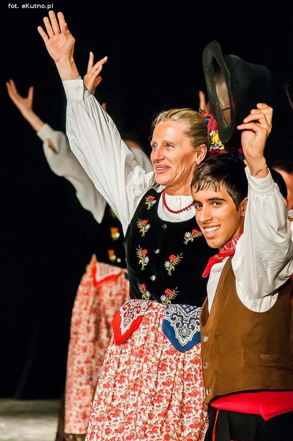 Skoczni chłopcy z Bułgarii, włoski tenor i węgierskie fartuchy - goście Międzynarodowych Warsztatów Folklorystycznych w Kutnie