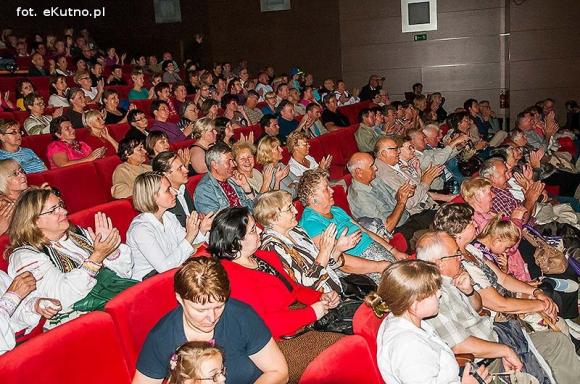 Skoczni chłopcy z Bułgarii, włoski tenor i węgierskie fartuchy - goście Międzynarodowych Warsztatów Folklorystycznych w Kutnie