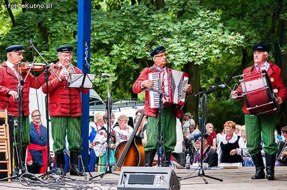 W mieście róż zakończyła się dobra zabawa na ludowo