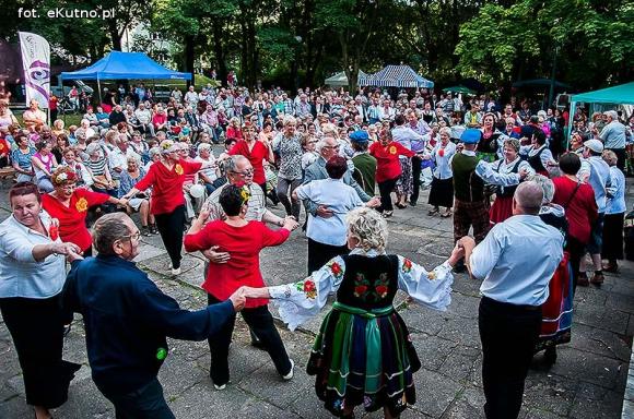 W mieście róż zakończyła się dobra zabawa na ludowo