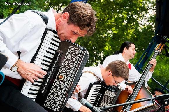 W mieście róż zakończyła się dobra zabawa na ludowo