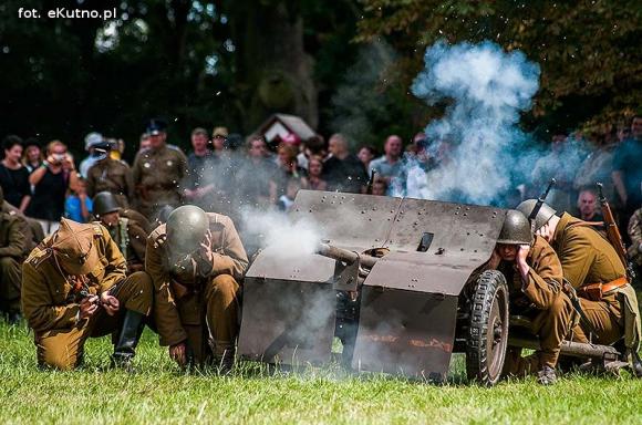 Potop szwedzki, Cud nad Wisłą 1920, popisy ułanów. Trwa IV Odyseja Historyczna