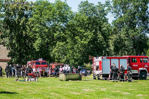 Zawody strażackie w Oporowie. OSP Skórzewa górą