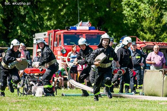 Zawody strażackie w Oporowie. OSP Skórzewa górą
