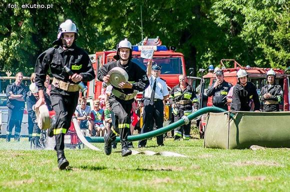 Zawody strażackie w Oporowie. OSP Skórzewa górą