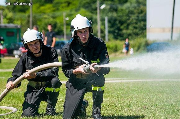 Zawody strażackie w Oporowie. OSP Skórzewa górą