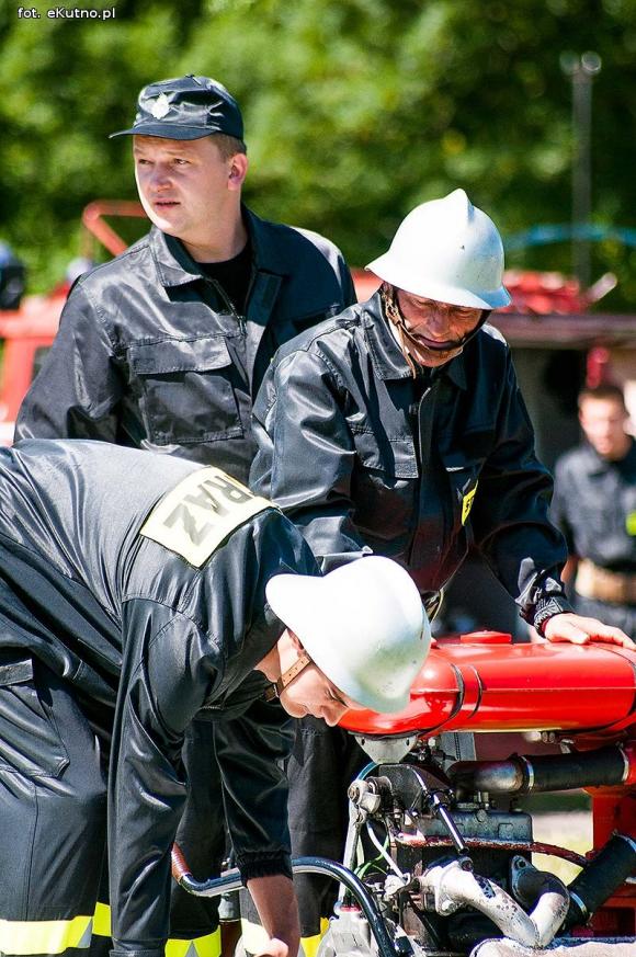 Zawody strażackie w Oporowie. OSP Skórzewa górą