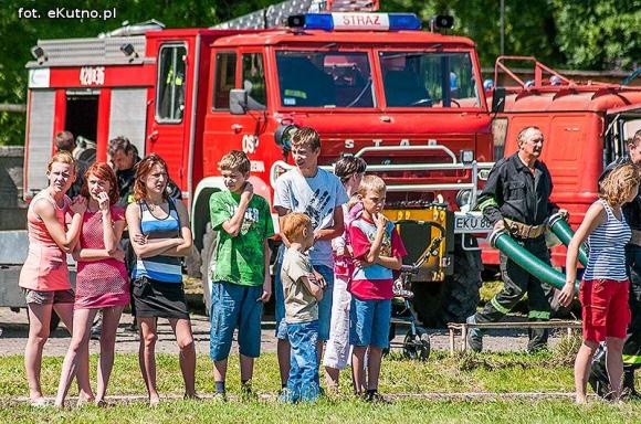 Zawody strażackie w Oporowie. OSP Skórzewa górą