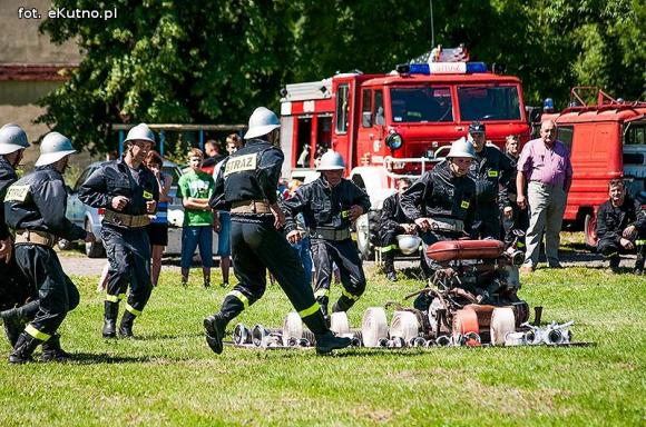 Zawody strażackie w Oporowie. OSP Skórzewa górą