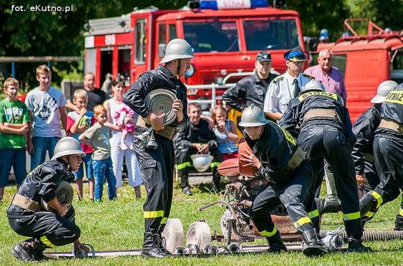 Zawody strażackie w Oporowie. OSP Skórzewa górą