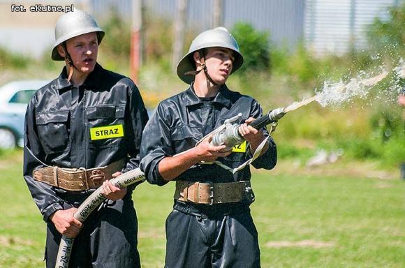 Zawody strażackie w Oporowie. OSP Skórzewa górą