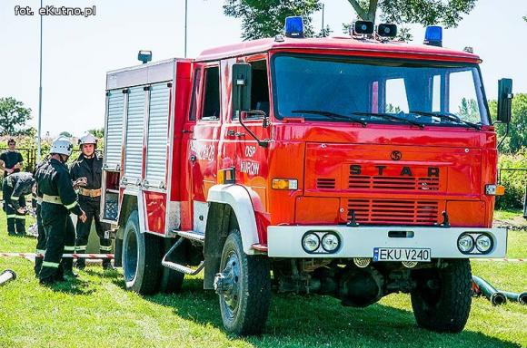 Zawody strażackie w Oporowie. OSP Skórzewa górą