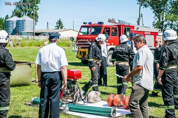 Zawody strażackie w Oporowie. OSP Skórzewa górą