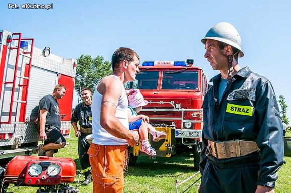 Zawody strażackie w Oporowie. OSP Skórzewa górą