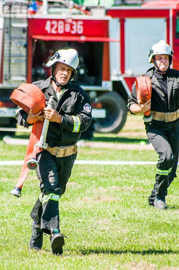 Zawody strażackie w Oporowie. OSP Skórzewa górą